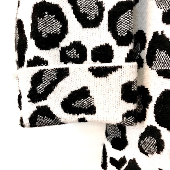 Leopard Print Sweater - Vintage - 3/4 Sleeves, Mock Turtle Neck, Tahari  Small - Picture 4 of 6